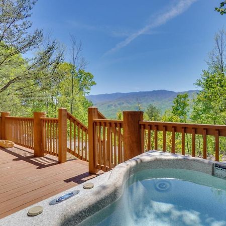 Idyllic Gatlinburg Cabin With Hot Tub And Balcony! Esterno foto