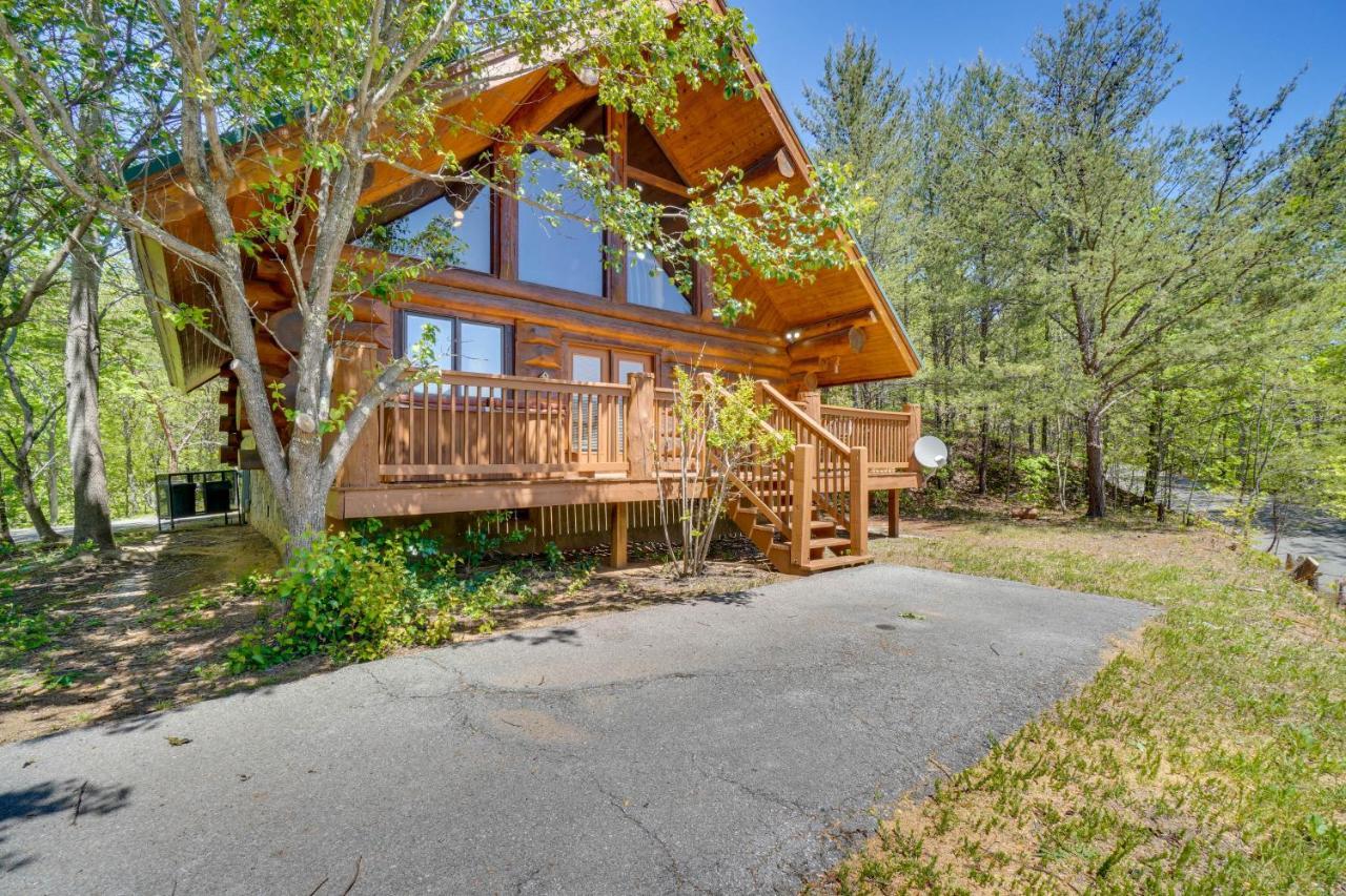 Idyllic Gatlinburg Cabin With Hot Tub And Balcony! Esterno foto