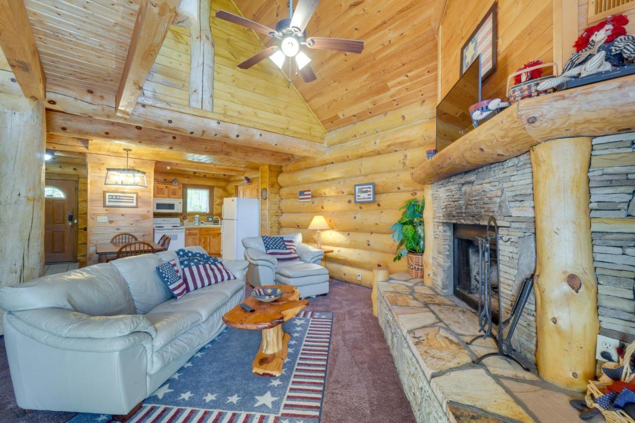 Idyllic Gatlinburg Cabin With Hot Tub And Balcony! Esterno foto