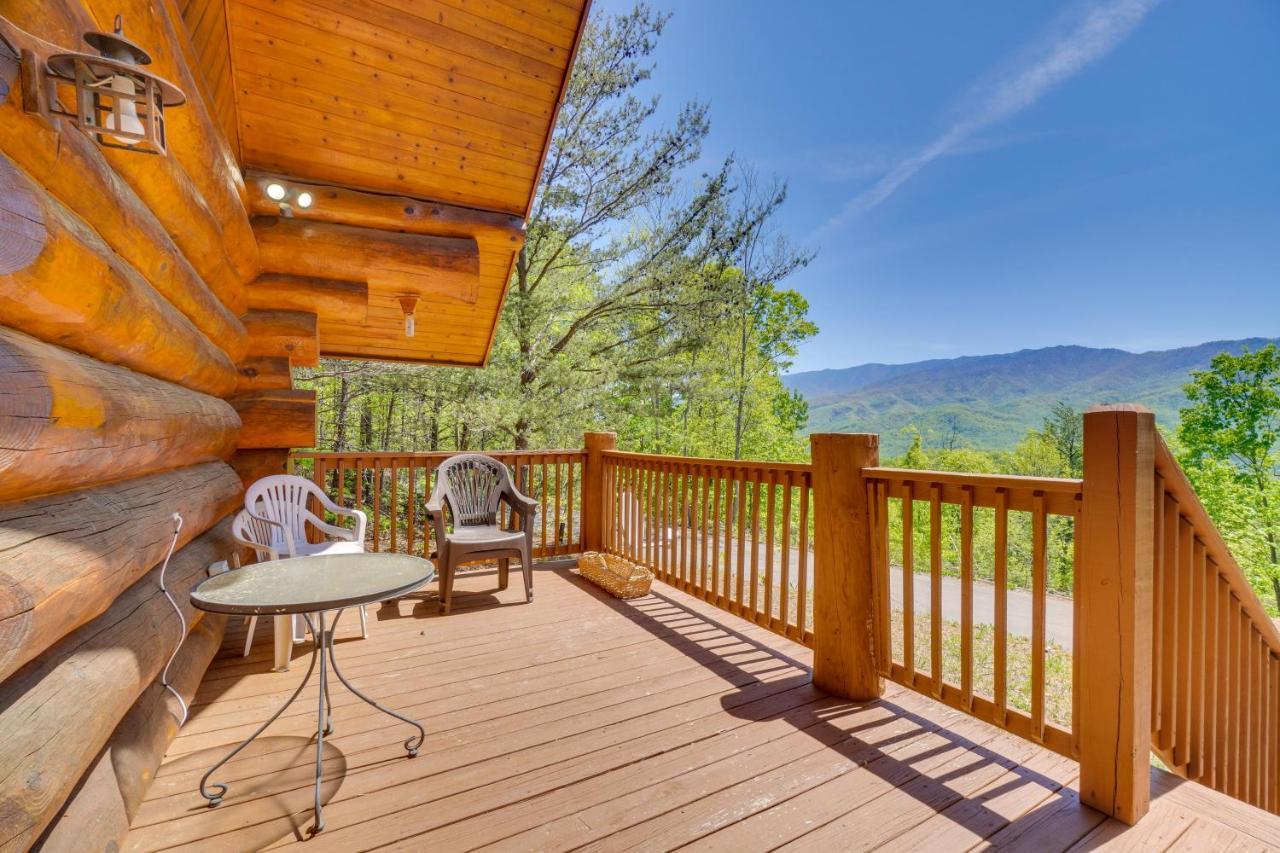 Idyllic Gatlinburg Cabin With Hot Tub And Balcony! Esterno foto