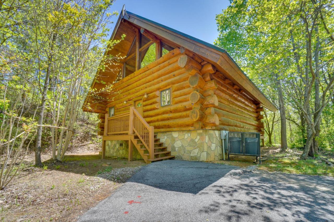 Idyllic Gatlinburg Cabin With Hot Tub And Balcony! Esterno foto