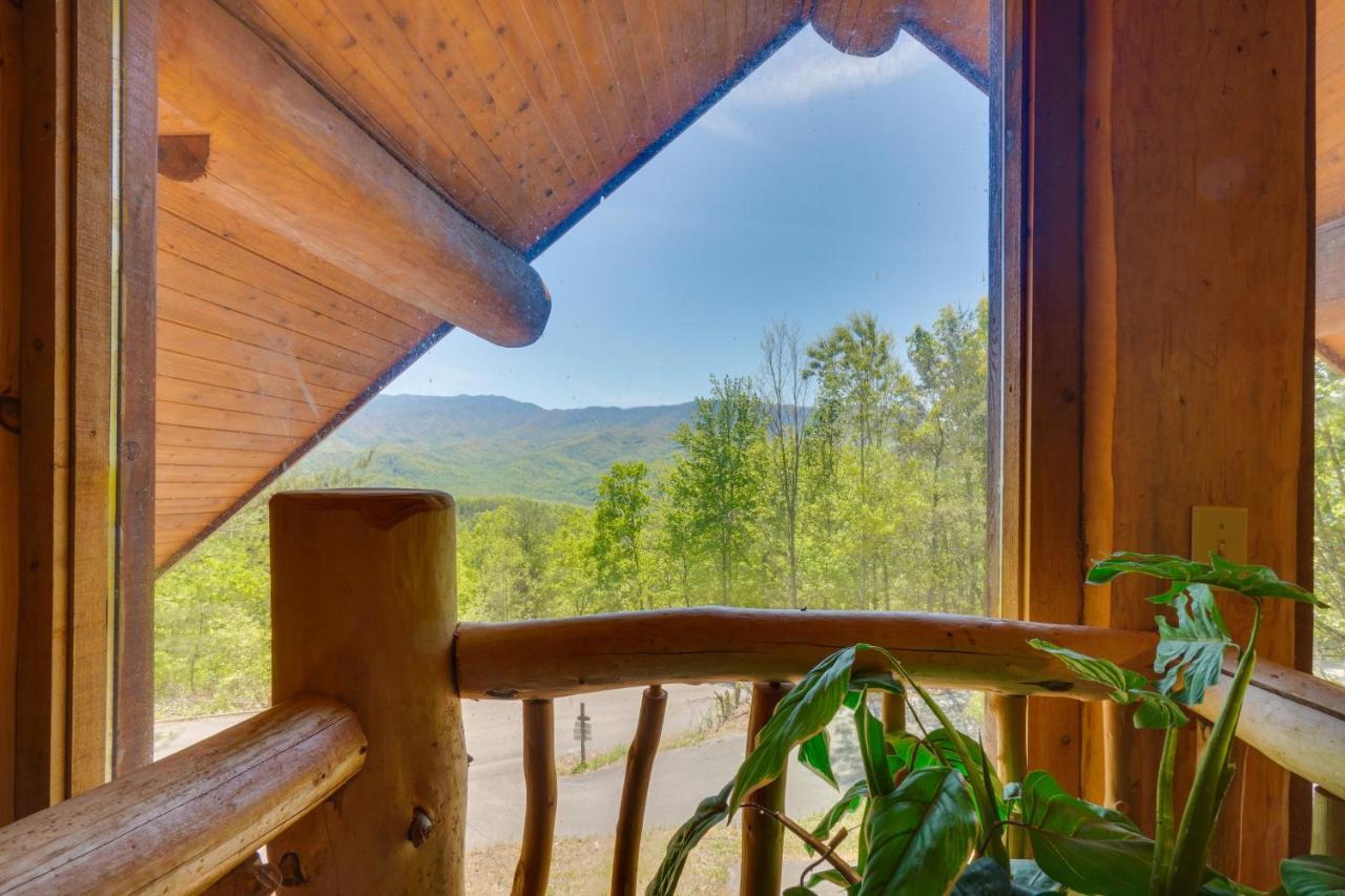 Idyllic Gatlinburg Cabin With Hot Tub And Balcony! Esterno foto